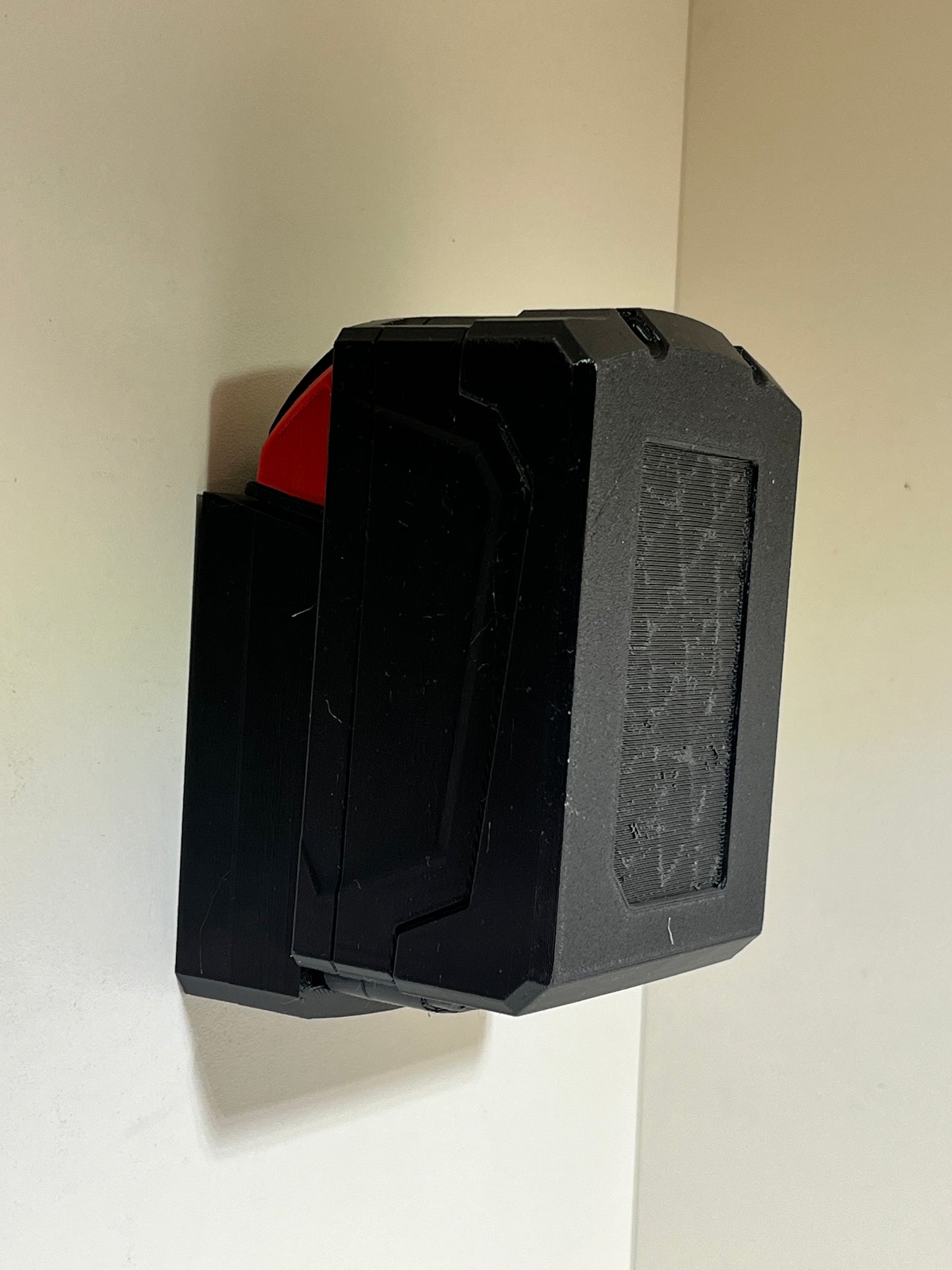 Milwaukee M18 držiak batérie